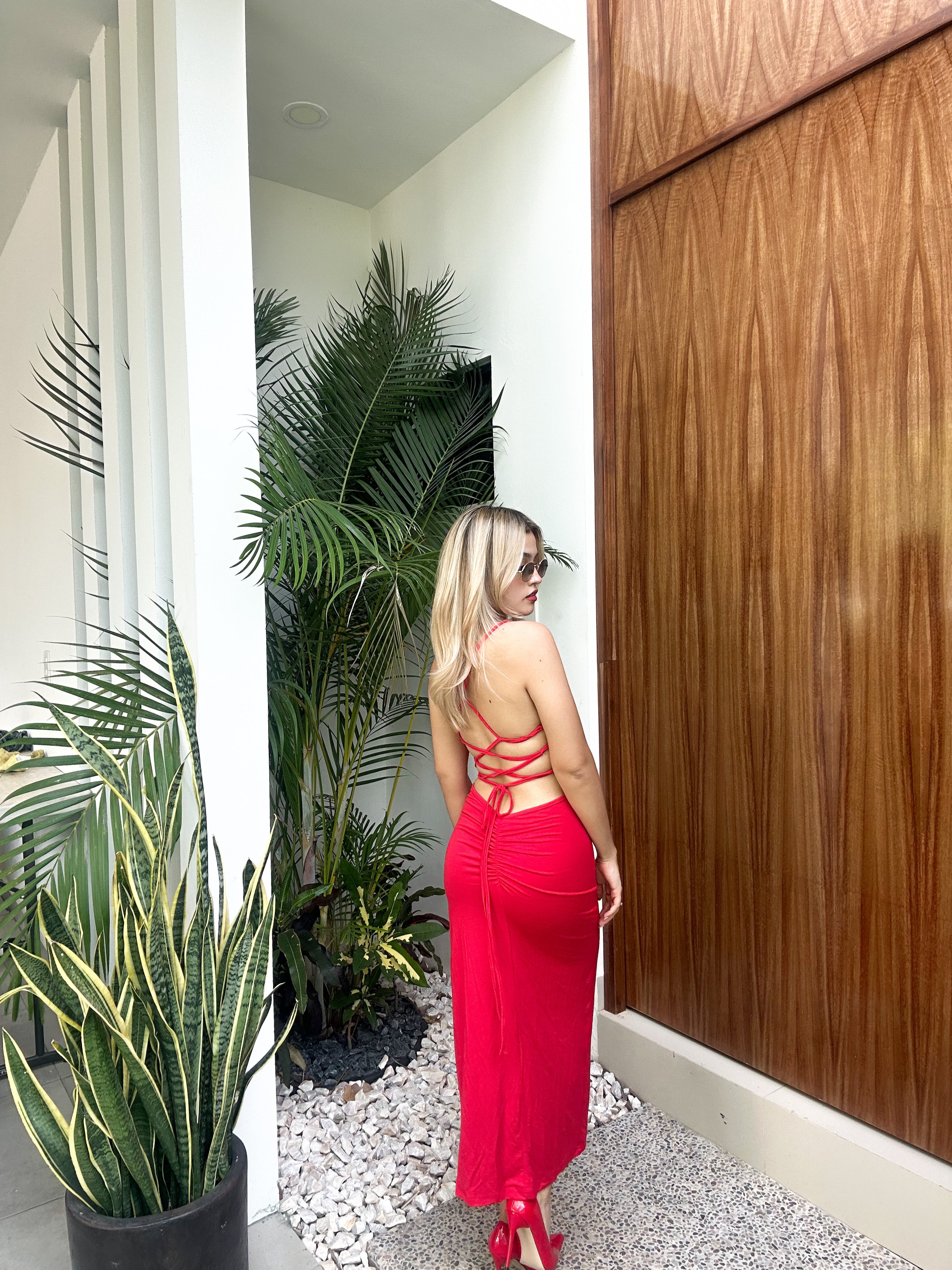 Vestido Midi Rojo con Escote en Espalda