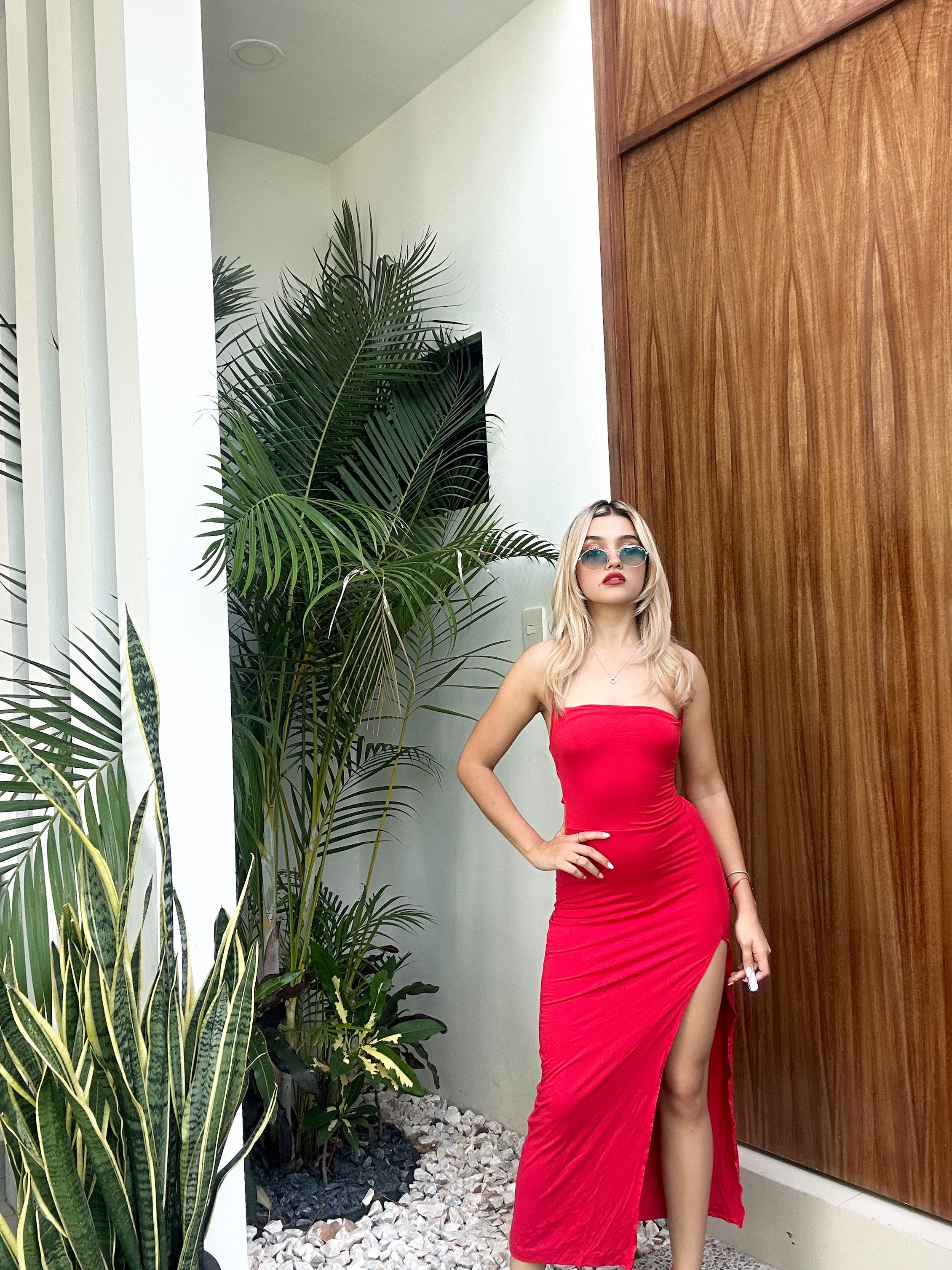 Vestido Midi Rojo con Escote en Espalda